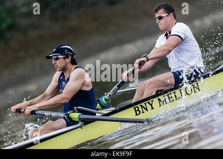 London, UK. 8. April 2015. Die Regatta - Tideway Woche. Oxford Herren Crew Praxis vor diesem Wochenende BNY Mellon Boat Race Credit: Action Plus Sport/Alamy Live News Stockfoto