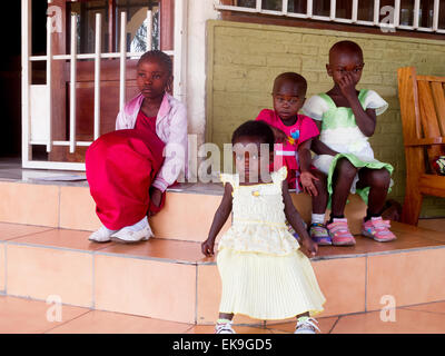 Junge Kinder gekleidet für ein Ostern Party, Goma, Nord-Kivu Provinz, Republik Kongo, Afrika Stockfoto