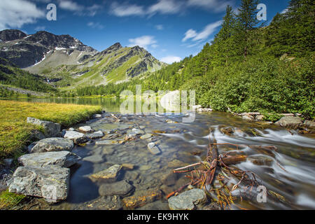Lago d'Arpy. See Arpy.  Das Aosta-Tal.  Italienischen Alpen. Stockfoto