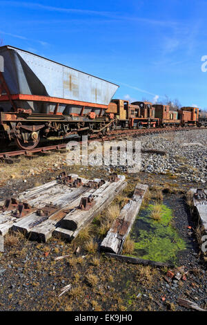 Alte und verlassene rosten Dampflokomotiven und Eisenbahnwagen, Ayrshire, Schottland, UK Stockfoto