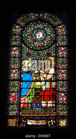 Glasmalerei-Fenster Darstellung eine biblische Szene: Darstellung Jesu im Tempel. Stockfoto