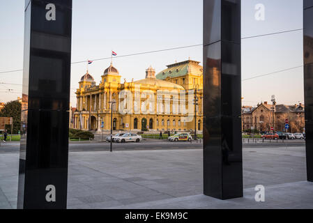 Säulen vor der Musik-Akademie und Croatian National Theatre, Zagreb, Kroatien Stockfoto