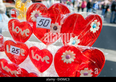 Lollipops Herzen auf der Dorfmesse Stockfoto