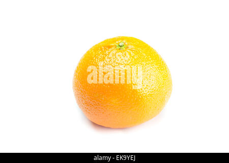große saftige orange Mandarin isoliert auf weiss Stockfoto