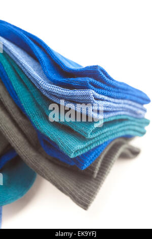 Multi farbige Socken aus Baumwolle, isoliert auf weiss Stockfoto