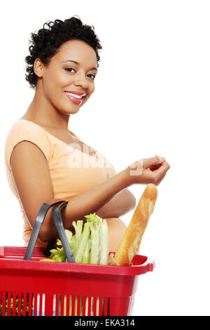 Schwangere Frau mit Einkaufskorb Stockfoto