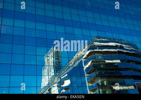 Hintergrund des modernen Bürogebäudes Glas Stockfoto