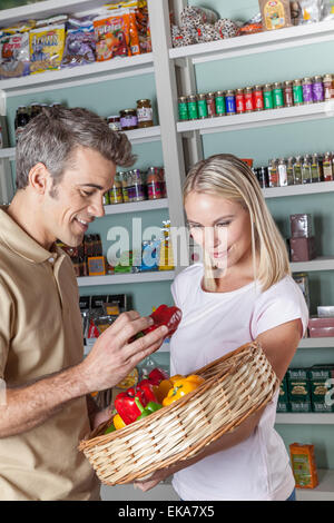 Paar Kauf Naturkost Stockfoto