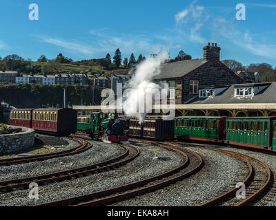 Blanche, ein Sattel-Tenderlok tender kann sich austoben am Bahnhof von Porthmadog, Wales. Stockfoto