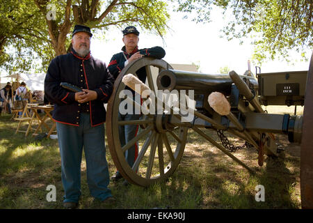 Kostümierte Dolmetscher bei Fort Stanton Live! Feier, in der Nähe von Lincoln, NM, USA Stockfoto