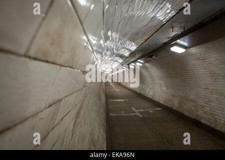 Greenwich-Fußgängertunnel ist eine Kreuzung der Fußgängertunnel unter der Themse, London Stockfoto