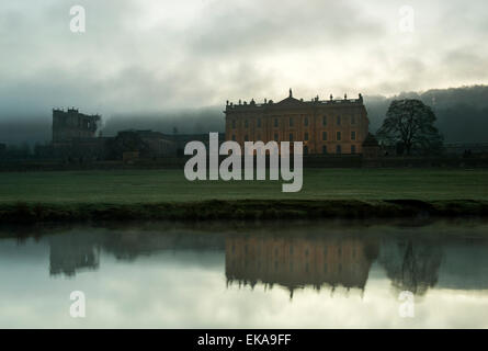 Launisch Morgen im Chatsworth House in der Nähe von Bakewell im Peak District, Derbyshire England UK Stockfoto