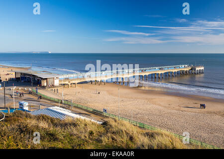 Mit Blick auf Boscombe Pier in der Nähe von Bourneouth Dorset England UK Europe Stockfoto