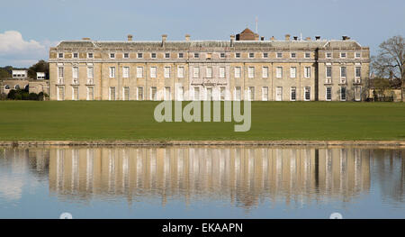 Ein Blick auf Petworth House entnommen Petworth Park, West Sussex, england Stockfoto