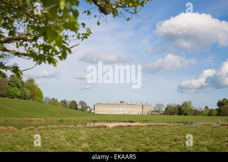 Ein Blick auf Petworth House entnommen Petworth Park, West Sussex, england Stockfoto