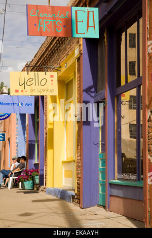 Bunte Galerien und Cafés an der Yankie Straße, Silver City, NM, USA Stockfoto