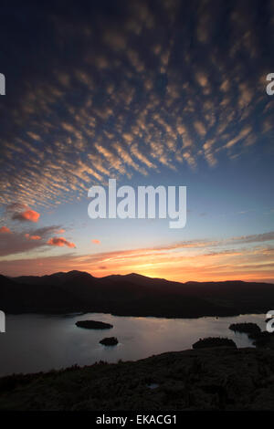 Sonnenuntergang Wolken über Derwentwater, Keswick Stadt Lake District National Park, Grafschaft Cumbria, England, UK Stockfoto