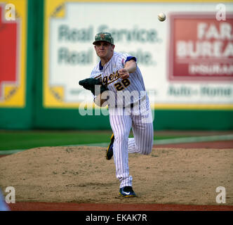 Rouge, LA, USA. 7. April 2015. LSU Krug Kyle Bouman (28) während des Spiels zwischen LSU und New Orleans Alex Box-Stadion in Baton Rouge, Louisiana LSU besiegt New Orleans 11-2 © Csm/Alamy Live-Nachrichten Stockfoto