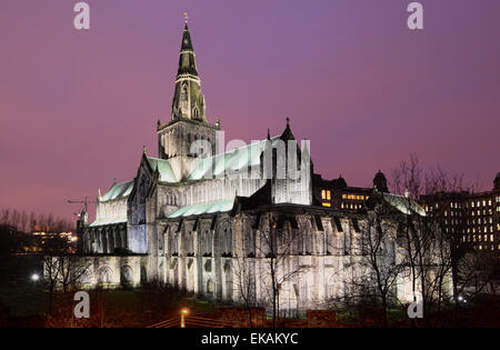 Glasgow Cathedral in der Nacht. Stockfoto