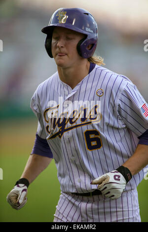 Rouge, LA, USA. 7. April 2015. LSU Outfielder Andrew Stevenson (6) während des Spiels zwischen LSU und New Orleans Alex Box-Stadion in Baton Rouge, Louisiana LSU besiegt New Orleans 11-2 © Csm/Alamy Live-Nachrichten Stockfoto