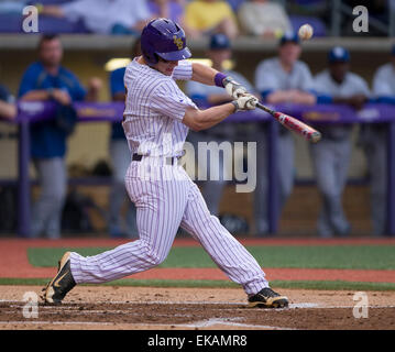 Rouge, LA, USA. 7. April 2015. LSU Infielder Alex Bregman (8) während des Spiels zwischen LSU und New Orleans Alex Box-Stadion in Baton Rouge, Louisiana LSU besiegt New Orleans 11-2 © Csm/Alamy Live-Nachrichten Stockfoto