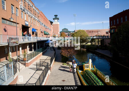 Bricktown ist ein populärer Unterhaltung und Restaurantviertel in Oklahoma City, OK, USA Stockfoto