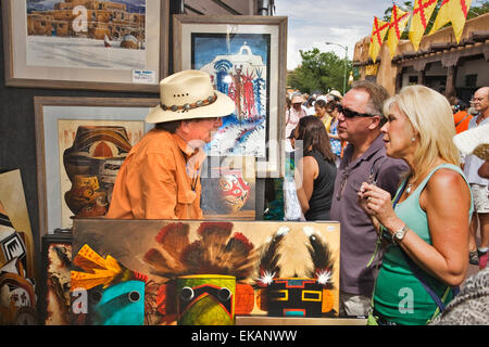 Der jährlichen indischen Markt, am Plaza jeweils im August in Santa Fe, ist die einzelne größte indianische Kunst Veranstaltung Stockfoto