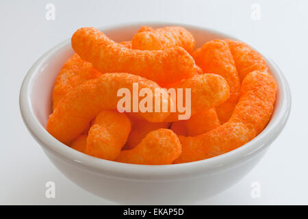 Cheetos Käse Puffs in Schüssel - USA Stockfoto