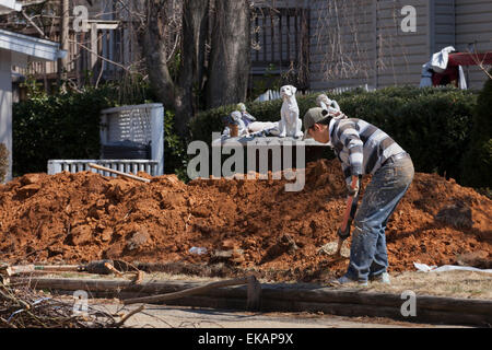 Mann Graben Schmutz - USA Stockfoto