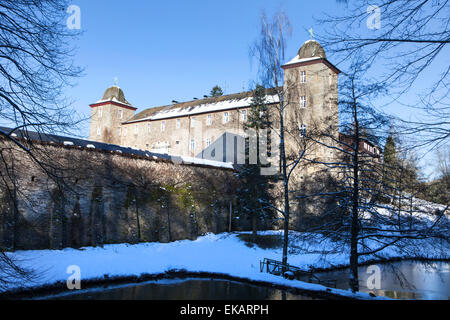 Burg Schnellenberg Schloß, Hansestadt Attendorn, Sauerland Region, North Rhine-Westphalia, Deutschland, Europa Stockfoto