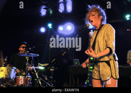 NY, NY, USA. 1. Januar 2000. The Ting Tings führen in der Webster Hall am 8. April 2015. Katie White und Jules De Martino © Rahav Segev/ZUMA Draht/Alamy Live-Nachrichten Stockfoto