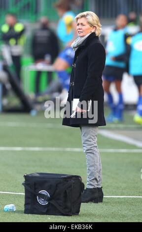 Deutschlands Coach Silvia Neid bei den internationalen freundlich Frauenfußball match zwischen Deutschland und Brasilien in Fürth, Deutschland, 8. April 2015. Foto: KARL-JOSEF HILDENBRAND/dpa Stockfoto