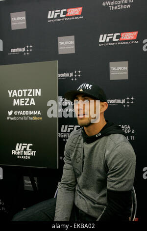 Krakau, Polen. 8. April 2015. Yaotzin Meza posiert für die Kamera während einer Medientag vor UFC Fight Night: GONZAGA VS. CRO COP 2 auf TAURON Arena in UFC Fight Night: GONZAGA VS. CRO COP 2 auf TAURON Arena Credit: Dan Cooke/Alamy Live-Nachrichten Stockfoto