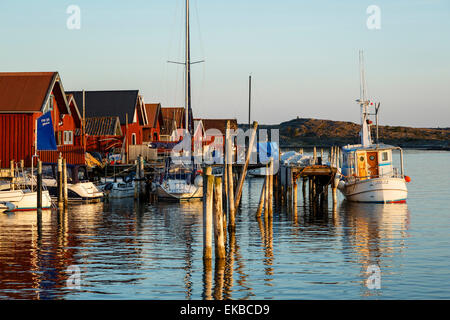 Boote und Holz Häuser, Grebbestad, Bohuslan Region, Westküste, Schweden, Skandinavien, Europa Stockfoto