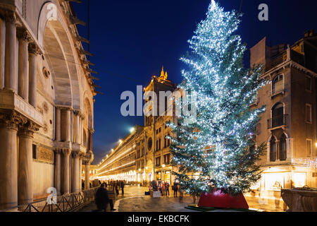 Weihnachtsbaum in St. markiert quadratisch, San Marco, Venedig, UNESCO World Heritage Site, Veneto, Italien, Europa Stockfoto