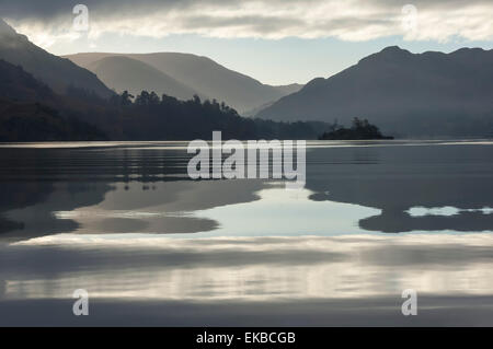 Ullswater, kleine Insel im November, Nationalpark Lake District, Cumbria, England, Vereinigtes Königreich, Europa Stockfoto