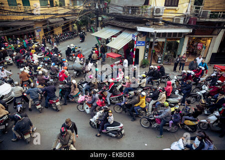 Dichten Verkehr in der Altstadt, Hanoi, Vietnam, Indochina, Südostasien, Asien Stockfoto