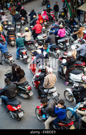 Dichten Verkehr in der Altstadt, Hanoi, Vietnam, Indochina, Südostasien, Asien Stockfoto