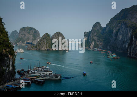 Halong-Bucht, UNESCO World Heritage Site, Vietnam, Indochina, Südostasien, Asien Stockfoto