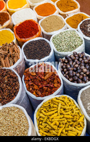 Gewürzgeschäft am Mittwoch Flohmarkt in Anjuna, Goa, Indien, Asien Stockfoto