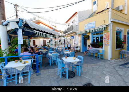 Tavernen in Kokkari, Samos Insel North Aegean Islands, griechische Inseln, Griechenland, Europa Stockfoto