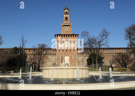 Der Torre del Filarete Uhrturm im 15. Jahrhundert Castello Sforzesco (Castello Sforzesco), Mailand, Lombardei, Italien, Europa Stockfoto