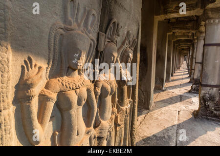 Basentlastung Carvings der Apsara, Angkor Wat, Angkor, UNESCO, Siem Reap, Kambodscha, Indochina, Südostasien, Asien Stockfoto