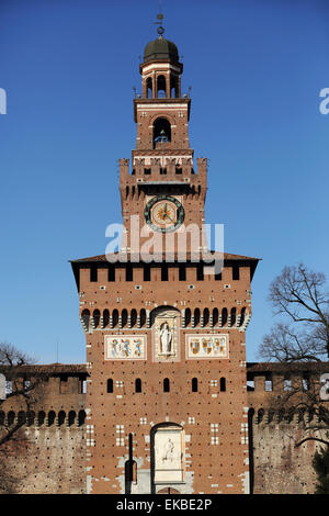 Der Torre del Filarete Uhrturm im 15. Jahrhundert Castello Sforzesco (Castello Sforzesco), Mailand, Lombardei, Italien, Europa Stockfoto