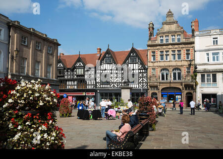 Die Square und High Street Geschäfte, Shrewsbury, Shropshire, England, Vereinigtes Königreich, Europa Stockfoto