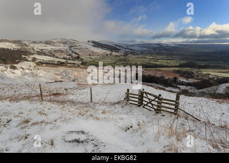 Snow Hill über wieder Tor und Lose Hügel auf dem großen Grat von Mam Tor Erdrutsch, Castleton, Derbyshire, England, UK Stockfoto