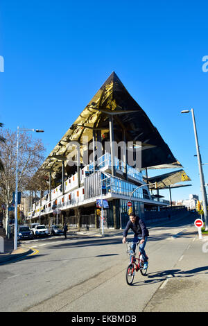 Gebäude der Mercat Dels Encants. Plaça de Les Glories Catalana. Barcelona, Katalonien, Spanien. Stockfoto