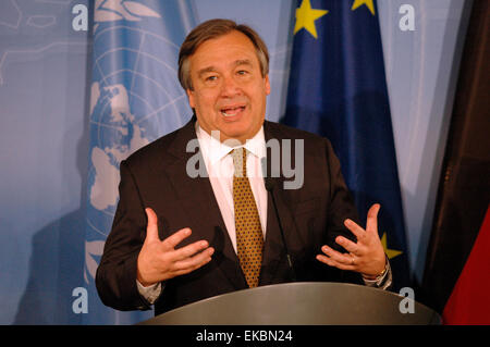 17. Mai 2006 - BERLIN: António Guterres (Hochkommissar der Vereinten Nationen) auf einer Pressekonferenz im Auswärtigen Amt Stockfoto