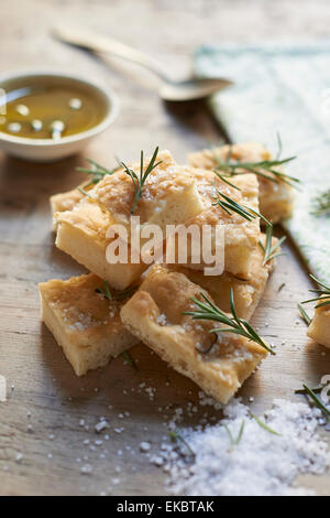 Ciabatta glutenfrei Quadrate mit Rosmarin Stockfoto