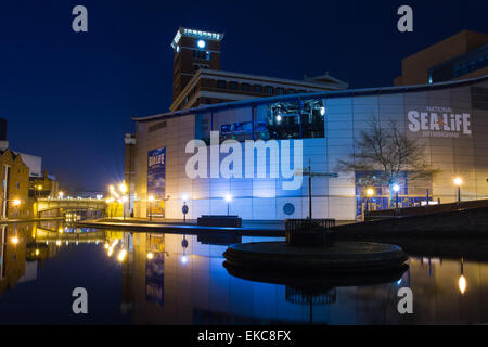 Birmingham Kanal-Becken in den frühen Morgenstunden. Stockfoto